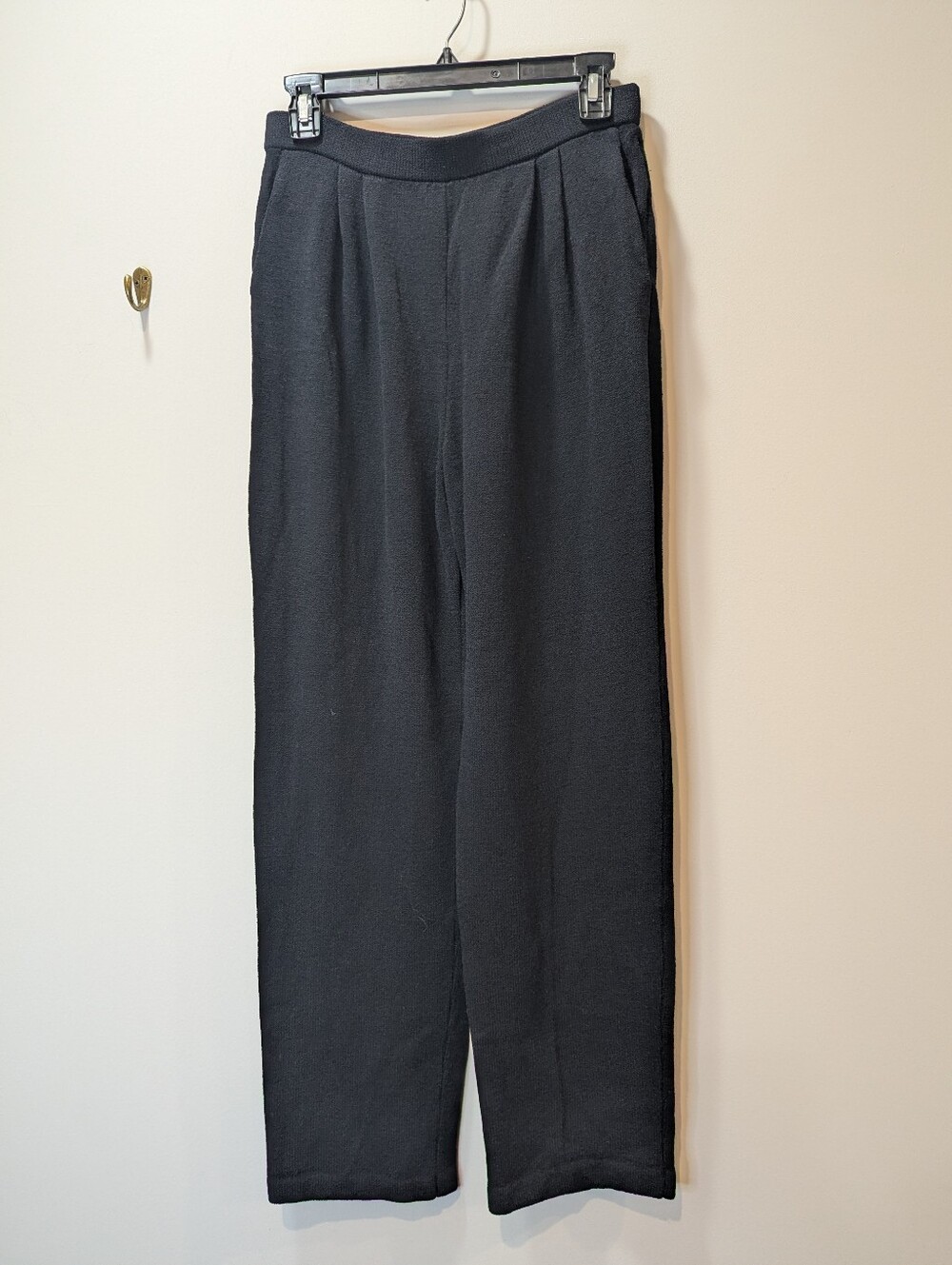 St John Basics Santana Black Knit Pull On Pleated Front Pockets Size 6